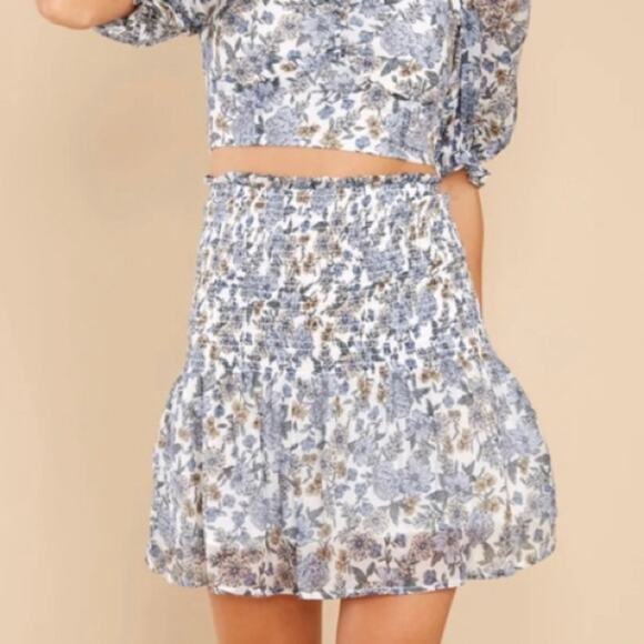 5/$25 MinkPink Darcy Shirred Smocked Floral Lined Mini Skirt M Medium New - Picture 2 of 11